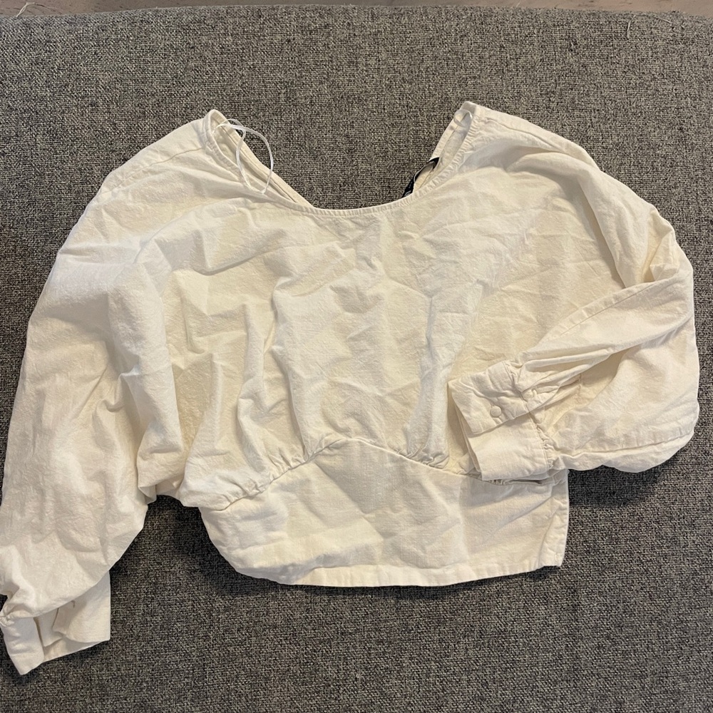 White quarter sleeve puff crop top